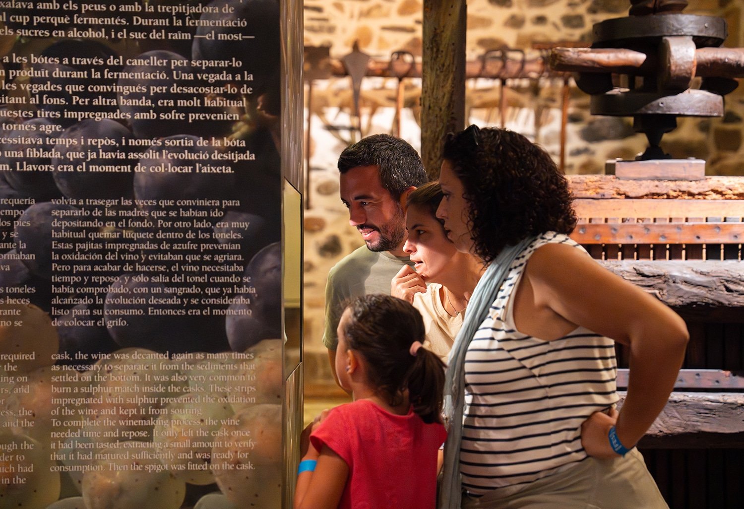 Taller fonoplàstica a l'exposició 'Plàstic. Genial o pervers?' a la Sala Barcelona del Museu Terra