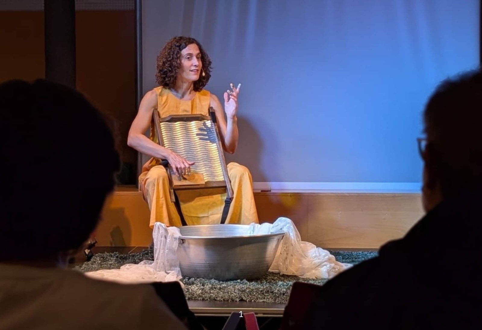 Taller fonoplàstica a l'exposició 'Plàstic. Genial o pervers?' a la Sala Barcelona del Museu Terra